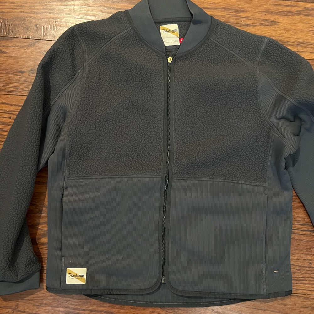 Brand New -Tracksmith Fens Fleece - Ebony color